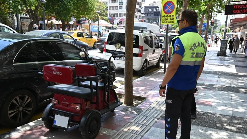 Manisa Büyükşehir'den kaldırım işgaline denetim