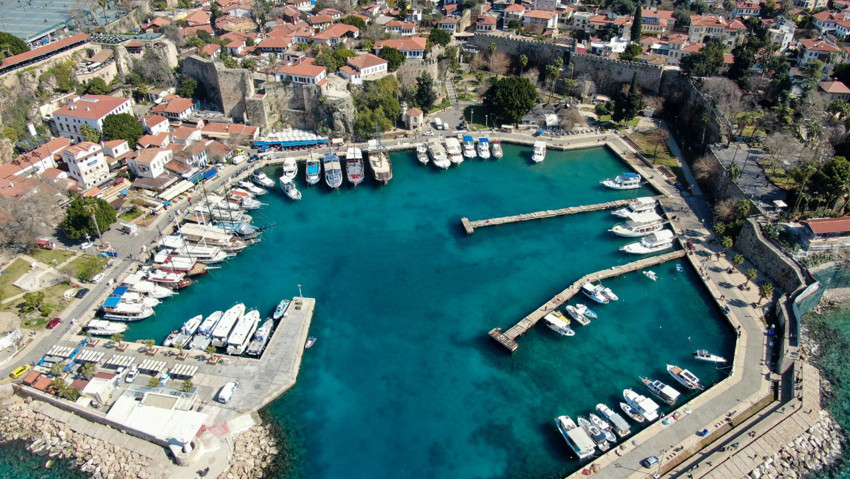 Muratpaşa'da 174 turistik tesisin ruhsatı askıya alındı