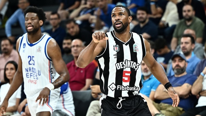 Beşiktaş Fibabanka Anadolu Efes'i devirdi, seriyi 2-2'ye getirdi