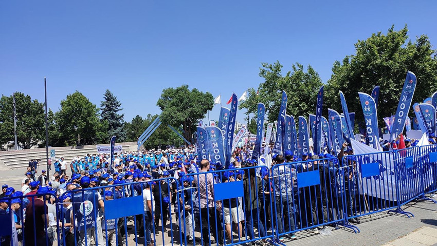 Ankara'da ''düşük zam'' eylemi: Maliye Bakanlığı'na yürüdüler - Resim: 4