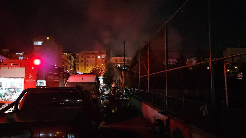 İstanbul'da gece yarısı büyük yangın - Resim: 1