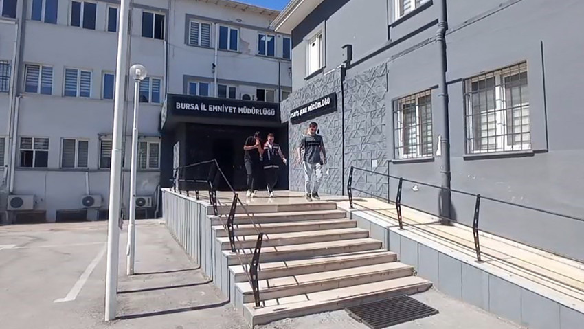 Telefondaki kişiyi oğlu sandı, tüm parasını elleriyle teslim etti