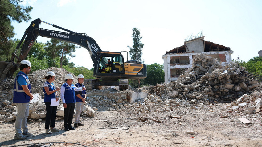 Muğla Büyükşehir Belediye Başkanı Aras Huzurevi Yenileme Çalışmalarını Yerinde Denetledi