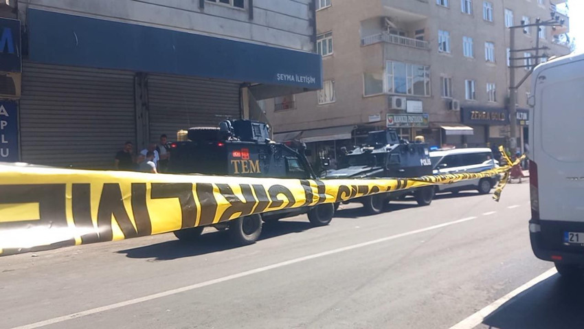 Aile içi şiddet ihbarına giden polislere pompalı tüfekle saldırı: Yaralılar var! - Resim: 4