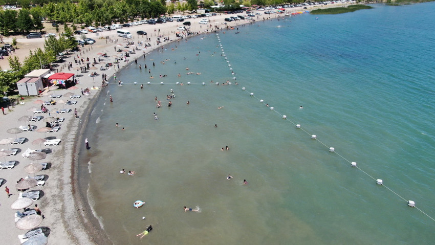 Yüzerken kalp krizi geçirip, öldü