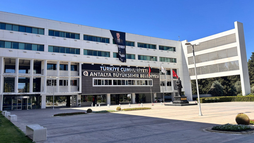 Antalya Büyükşehir Belediyesi'ne rüşvet operasyonu