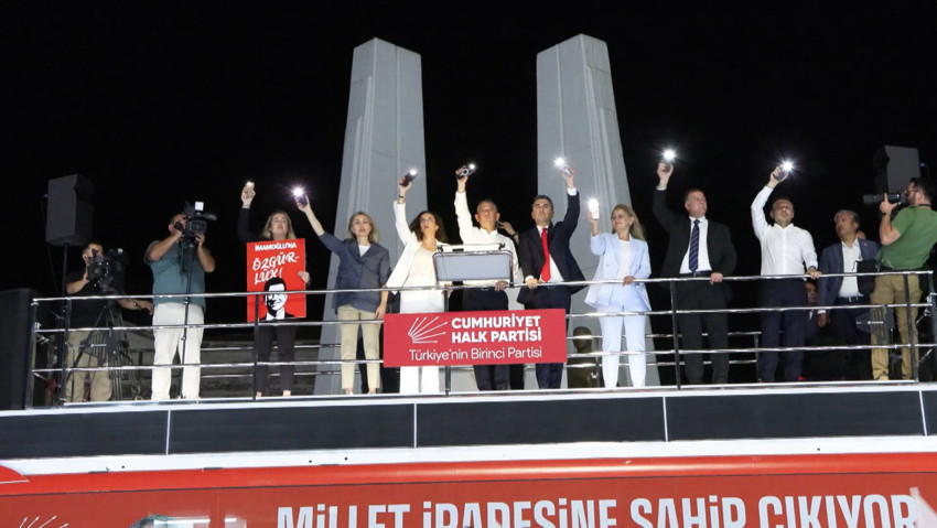 İki milletvekili daha CHP'ye katıldı