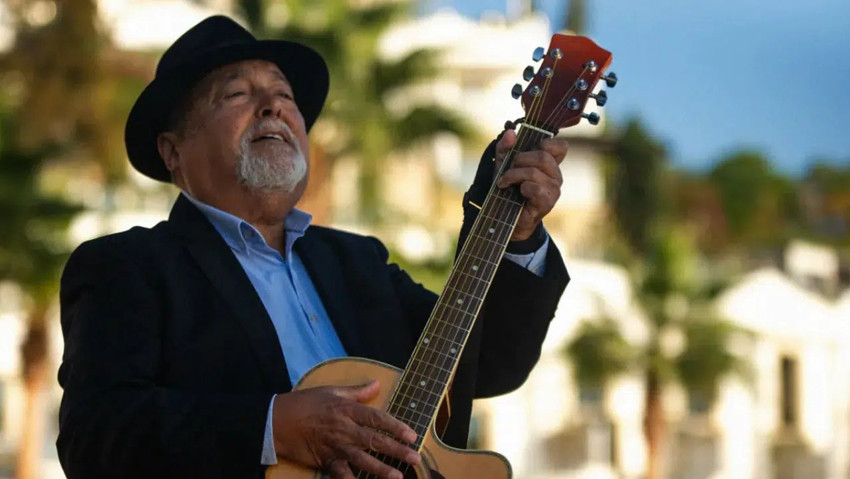 Türkiye'nin 80 dilde şarkı söyleyebilen efsanesinden acı haber