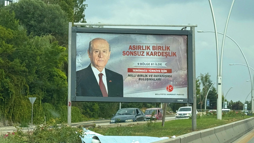 MHP'nin Terörsüz Türkiye afişindeki ''9 bölge'' detayı olay oldu