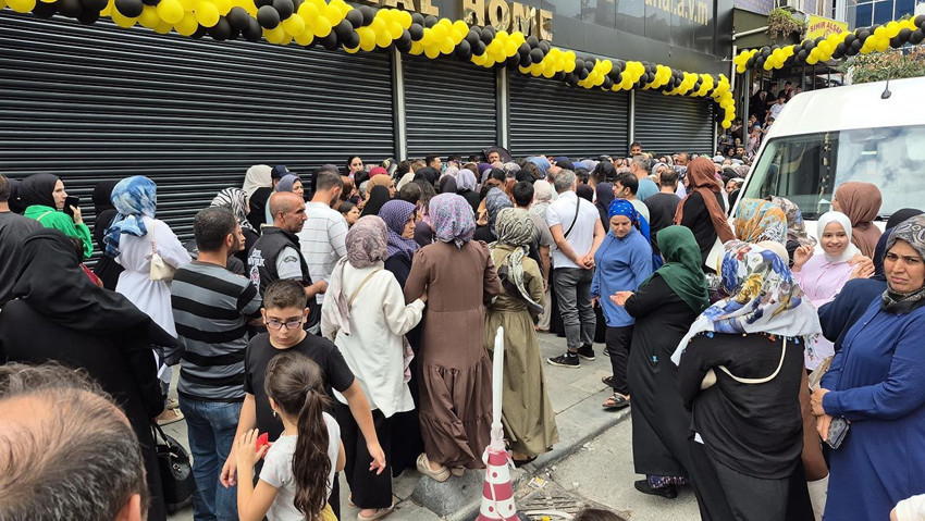 İstanbul'da mağaza açılışında ortalık karıştı - Resim: 3