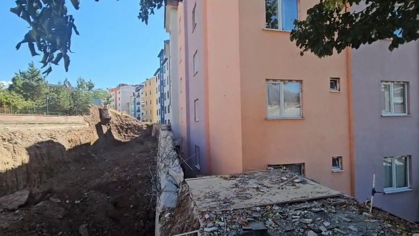 Erzurum İspir'de heyelan: Onlarca ev tahliye edildi - Resim: 2