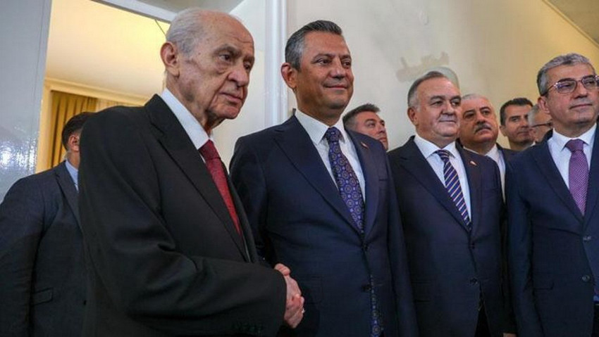 30 Ağustos'un bombasını o patlattı... Özel'den Bahçeli'ye ittifak daveti