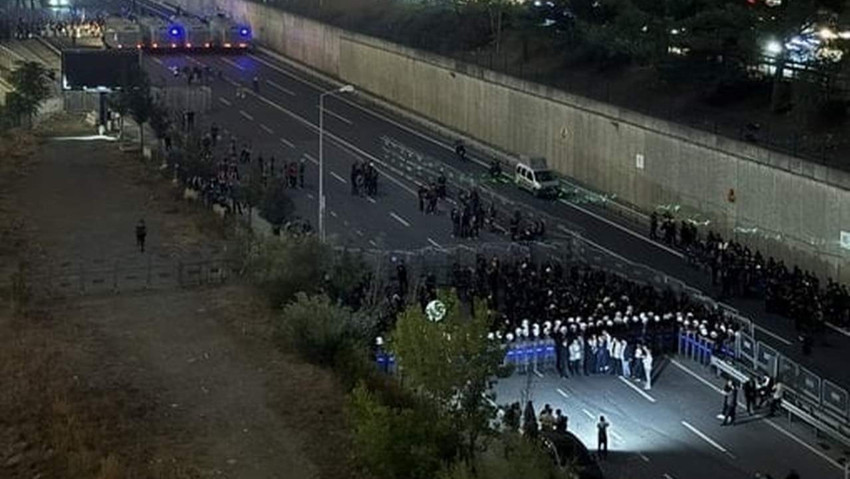 CHP İstanbul İl Başkanlığı önünde sabaha kadar süren gerginlik