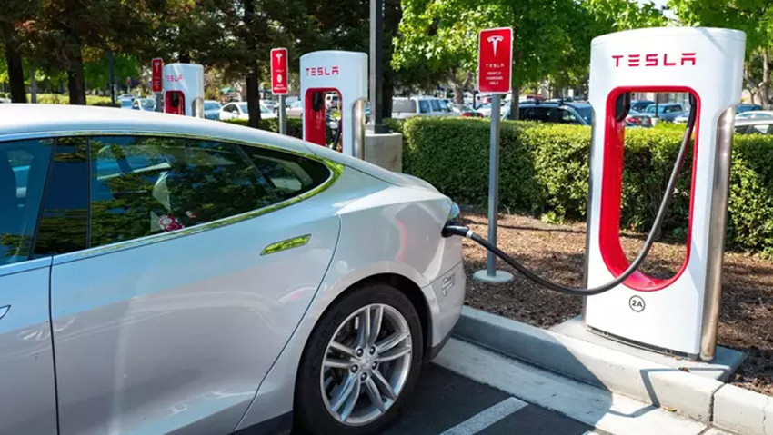 Tesla SuperCharger ücretlerine zam geldi