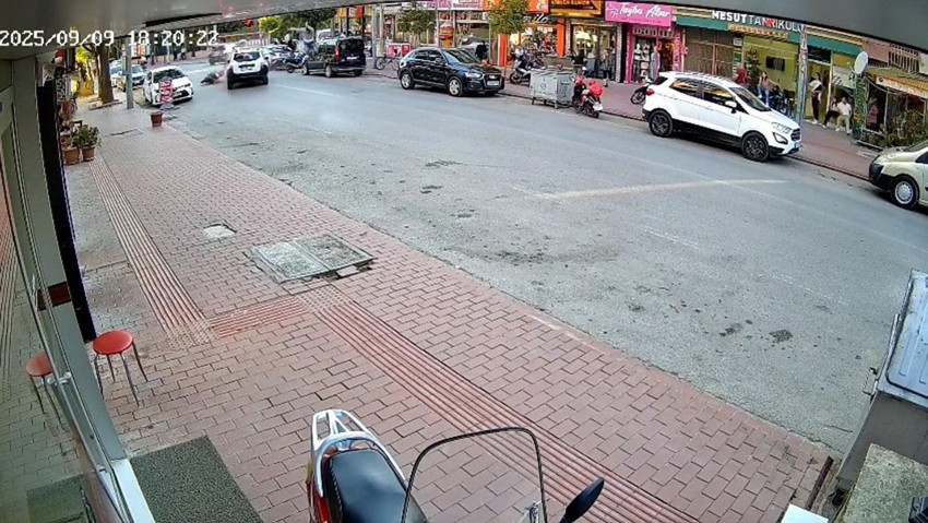 Cipe çarpan motosikletli metrelerce havaya savruldu: Korkunç. kaza kamerada - Resim: 4