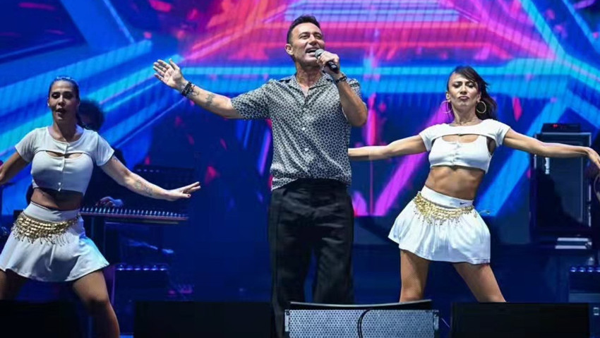 Mustafa Sandal tepki çeken hakaretler sonrası özür diledi