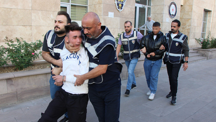 Eli bıçaklı gasp şüphelisi gazetecilere hakaret yağdırdı