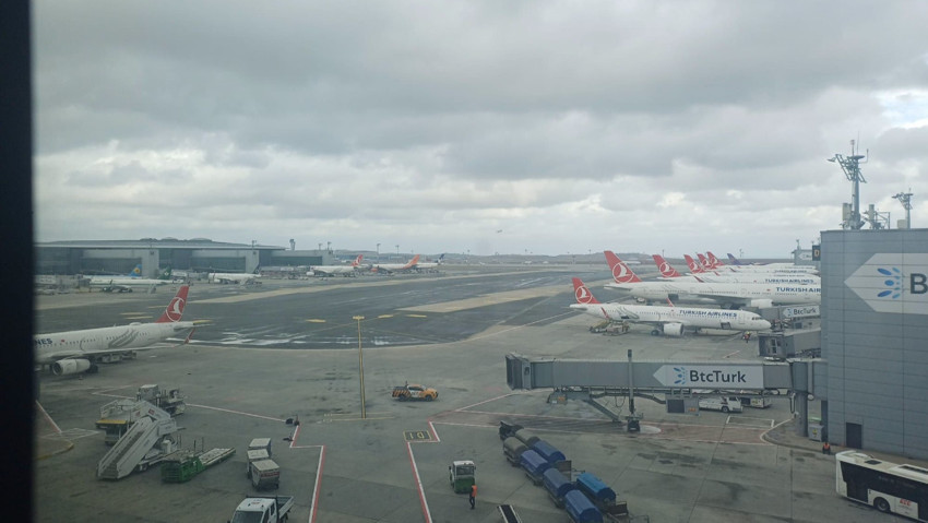 İstanbul Havalimanı'nda uçuşlara fırtına engeli
