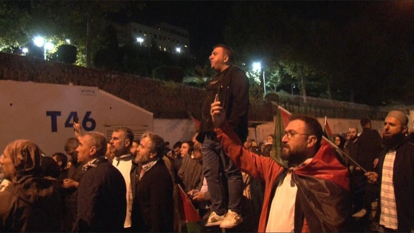 İstanbul'da dün gece... ABD ve İsrail Konsolosluğu önüne akın ettiler - Resim: 2