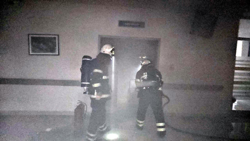 Hastanede yangın paniği! İçerisi dumanla doldu; poliklinikler boşaltıldı - Resim: 3