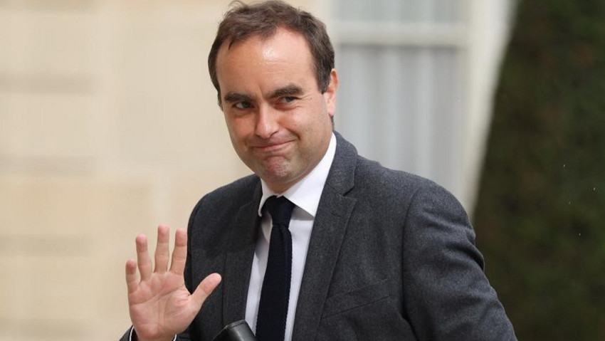 Fransa'da hükümet kurulduğu gibi dağıldı