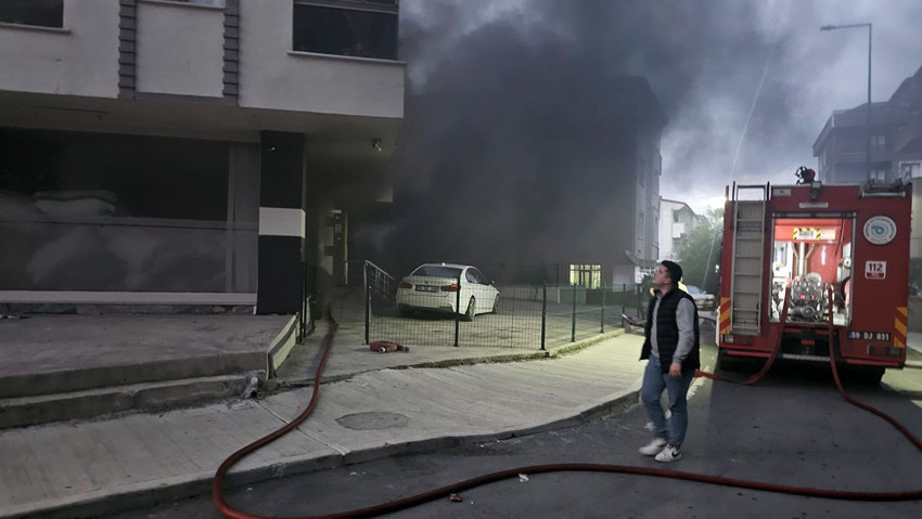 Apartmanın otoparkındaki araç alev aldı, patlamalar yaşanırken çok sayıda kişi mahsur kaldı - Resim: 3