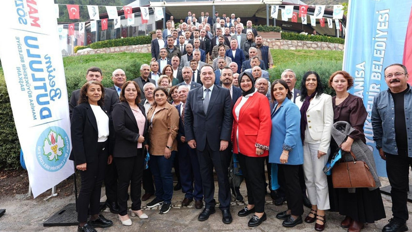 Manisa Büyükşehir Belediye Başkanı Dutlulu, muhtarlarla bir araya geldi