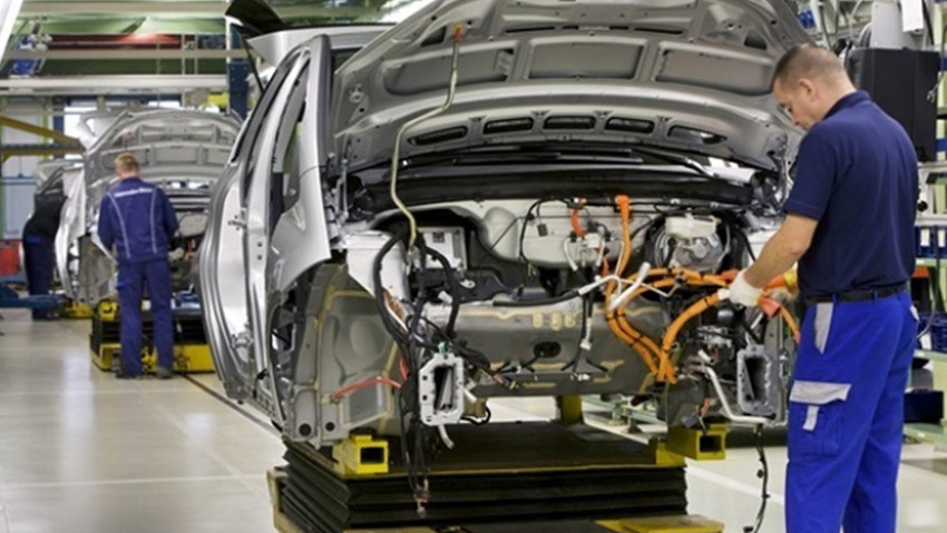 Japon otomotiv devi fabrikasında üretimi durdurdu