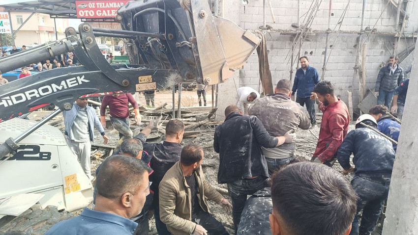 İki katlı inşaatta göçük: 5 işçi enkaz altında kaldı, 2 çocuk işçi yaşamını yitirdi - Resim: 1