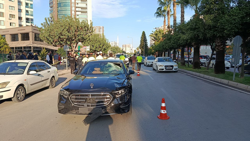 Yaya geçidince bir çocuğa çarpıp öldüren trafik canavarı aracını bırakıp kaçtı - Resim: 1