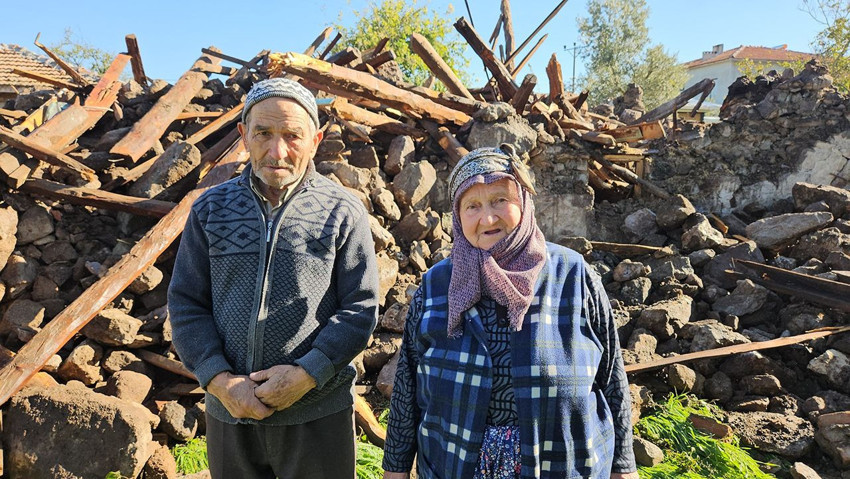 Yarım asırlık çift deprem fırtınası sonrasında evlerinin yıkılışını gözyaşlarıyla izledi - Resim: 2