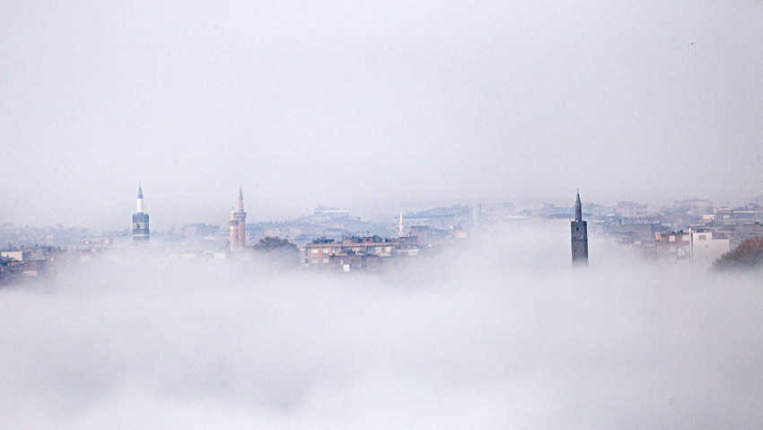 Sis bir şehrimizi yuttu, geriye sadece camilerin minareleri kaldı...