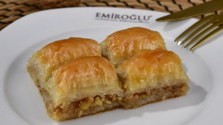 Cevizli Baklava ile Her Lokmada Geleneksel Lezzeti Keşfedin