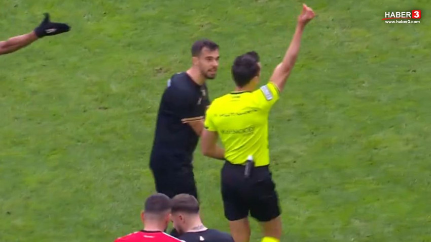 Sivasspor - Boluspor maçında Türk futbol tarihine geçen kırmızı kart - Resim: 1