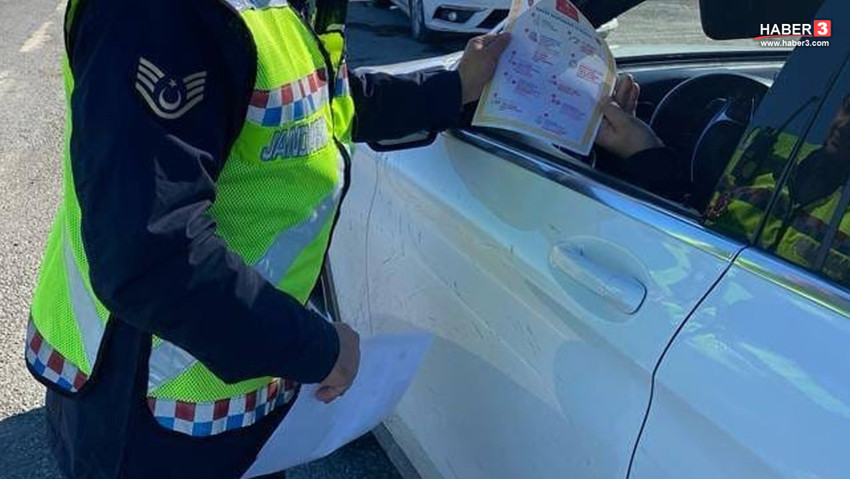 Jandarma ceza yazdığı kişinin kim olduğunu öğrenince yazdığı park cezasını kendi cebinden ödedi
