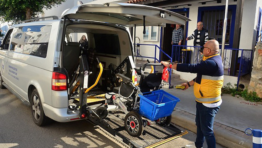 Bodrum Belediyesi'nden akülü sandalye, bakım ve onarım desteği