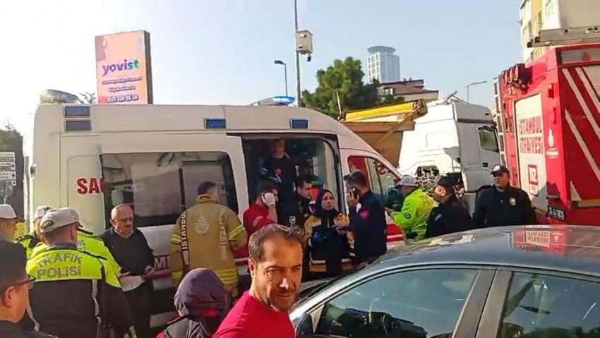İstanbul'da İETT otobüsü kazası: Börekçiye girdi! - Resim: 3