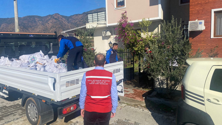 Muğla Büyükşehirden Kış Soğuğunda Yürek Isıtan Destek