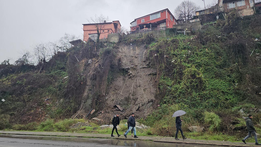 Zonguldak'ta heyelan kabusu: İki ev tahliye edildi - Resim: 2