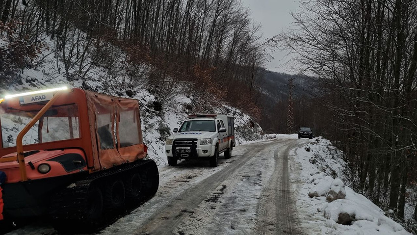 Yalova'da şiddetli karda 35 kişi araçlarının içinde mahsur kaldı - Resim: 3