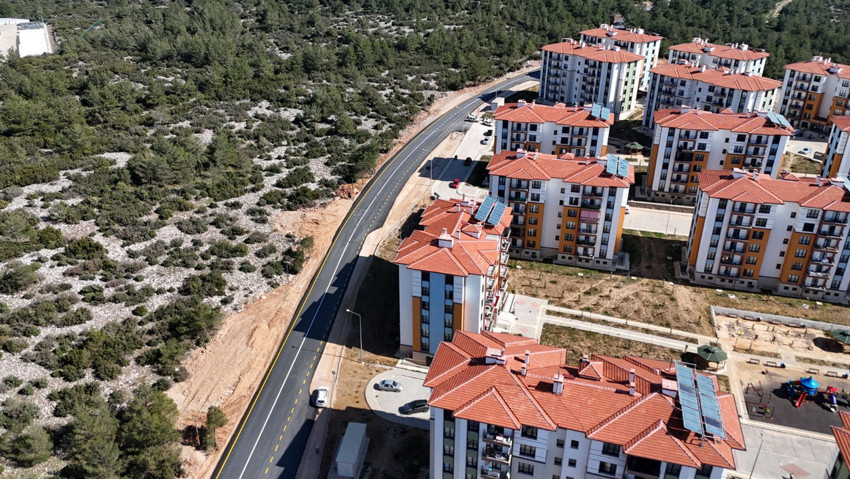 Muğla Büyükşehir Akçaova TOKİ’de Yol Sorununu Çözdü