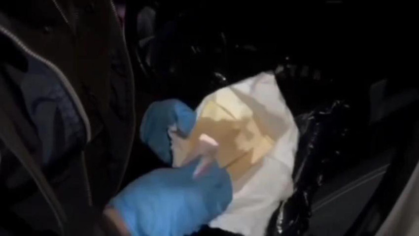 İstanbul'da sokakta uyuşturucu satan torbacılara suçüstü! - Resim: 4