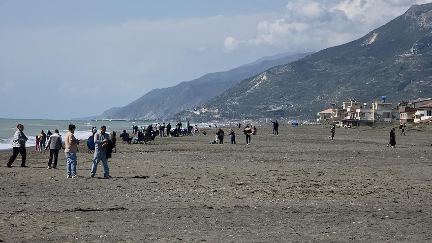 Yağmur bitti, güneş geldi! Bahar havasını gören sahillere akın etti - Resim: 4