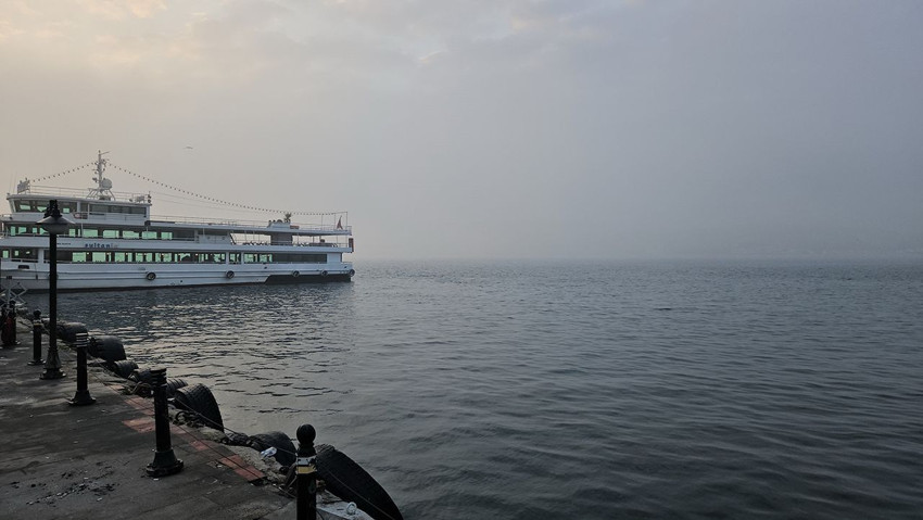 İstanbul sise teslim oldu, 15 Temmuz Şehitler Köprüsü gözden kayboldu, trafik durdu! - Resim: 2