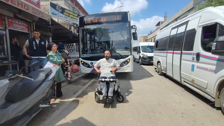 Engelli vatandaş kendisini almayan otobüs şoförüne kızıp yolu tekerlekli sandalyesiyle kesti! - Resim: 2