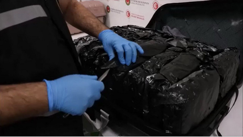 İstanbul Havalimanı'nda zehir operasyonu! 19 kilo uyuşturucuyla yakalandılar! - Resim: 4