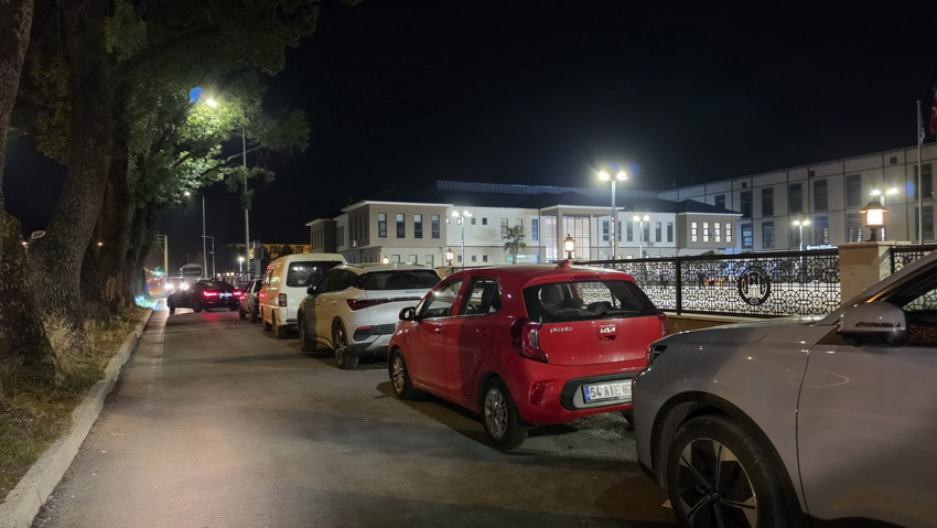 Sakarya'nın Akyazı ilçesinde kan donduran iddia! 19 yaşındaki genç kadın, ayrı yaşadığı eşine emanet ettiği 11 aylık bebeğini çöp konteynerinin yanında darp edilmiş halde buldu. Sağlık ekiplerince SEAH'a kaldırılan bebeğin durumu iyiye giderken, eşini de darbedip kaçan firari baba polis tarafından her yerde aranıyor.