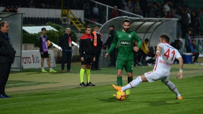 Göztepe hazırlık maçında Abalı Denizspor'a mağlup oldu