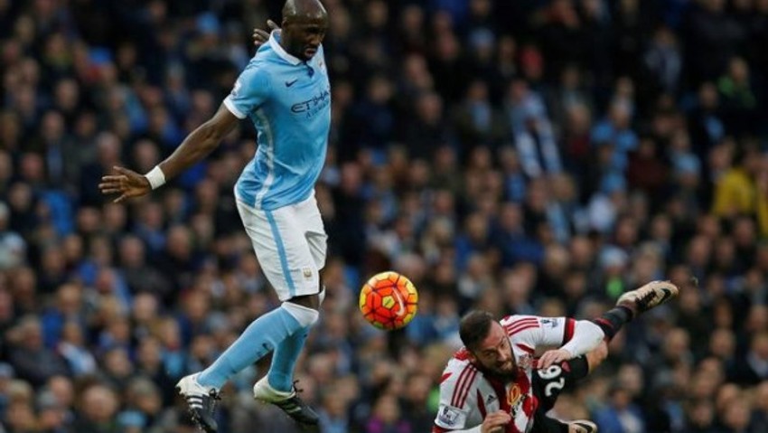 Mangala bir yıl daha Manchester City'de