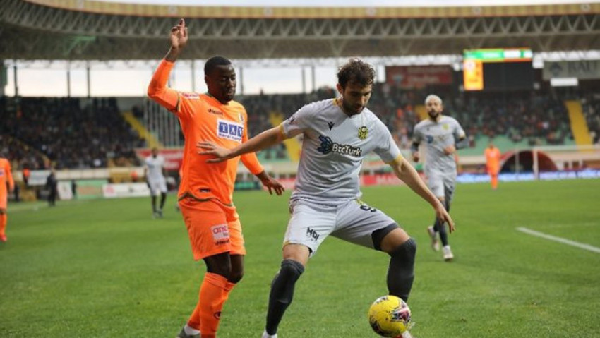 Süper Lig: Alanyaspor: 1 - Yeni Malatyaspor: 0 (İlk yarı)